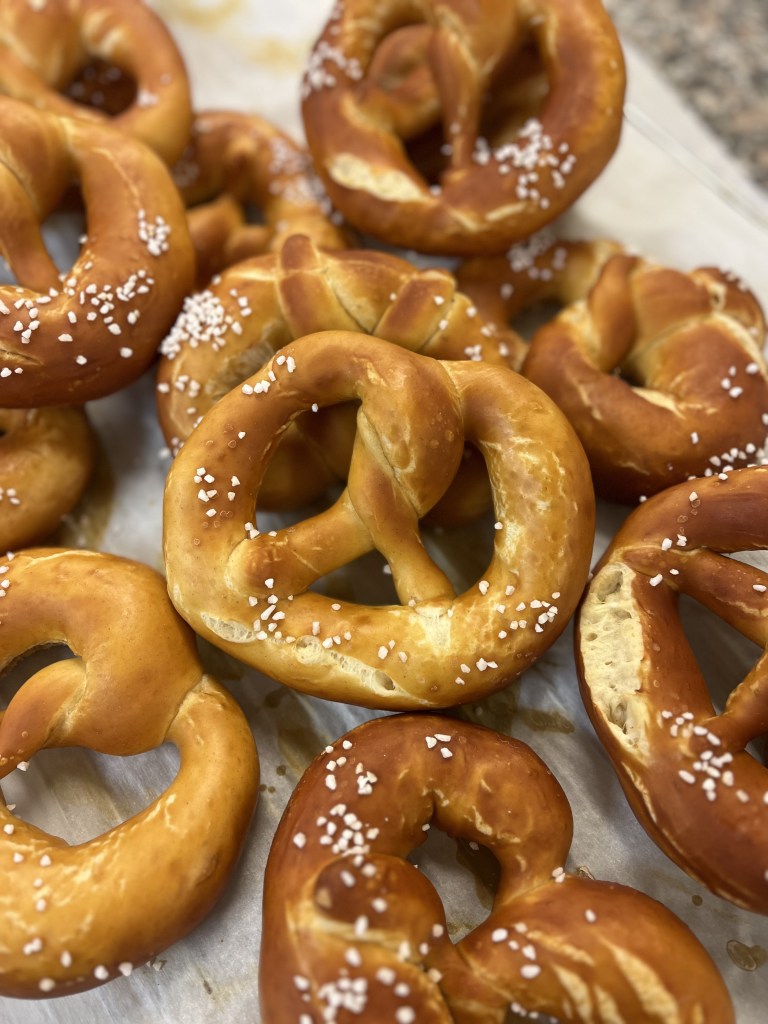 kouglof bretzel alsace spécialités culinaires itinéraire alsace carte routière carte de france épicurienne gastronomie produits locaux vaniti vadrouille vanity