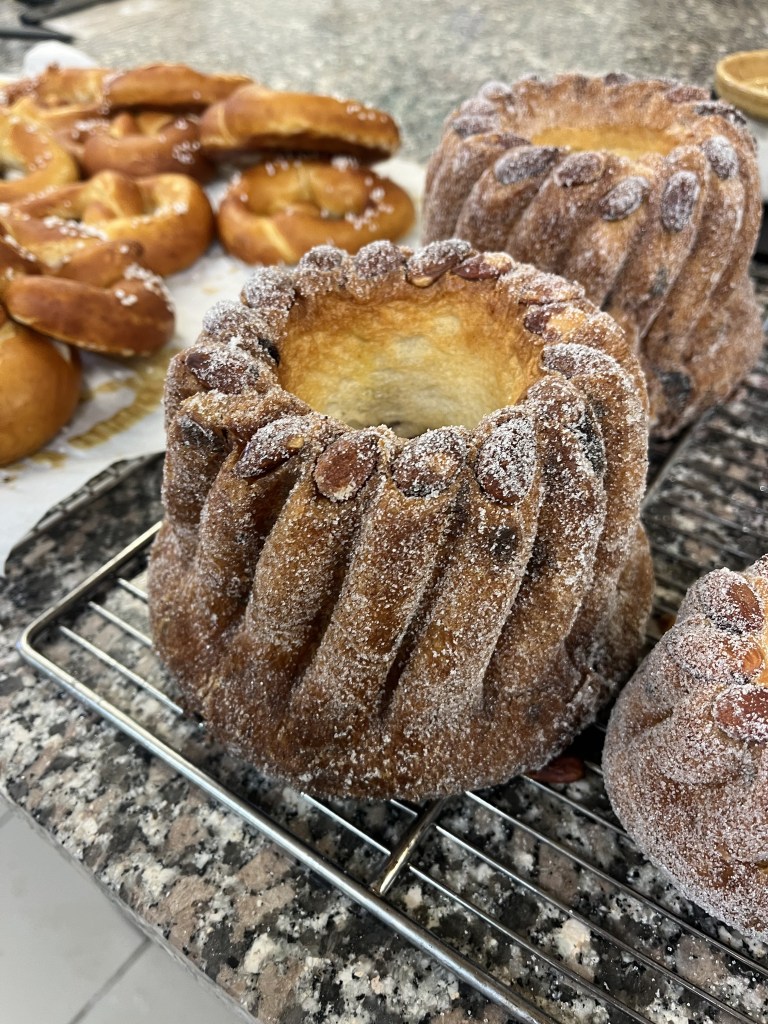 kouglof bretzel alsace spécialités culinaires itinéraire alsace carte routière carte de france épicurienne gastronomie produits locaux vaniti vadrouille vanity