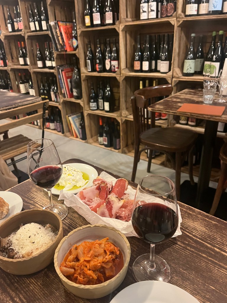 vieux nice bonnes adresses où manger spécialités locales boulangerie cafés fromagerie vin côte d'azur cartes épicuriennes